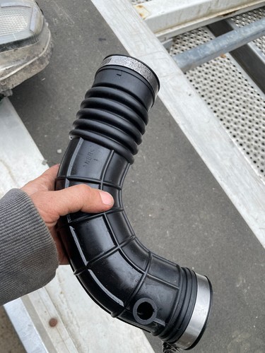 Suzuki air intake duct pipe - air,
